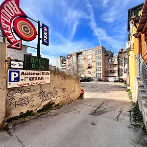 luxury-arta-apartments-city-center-with-private-parking.pula-hotels.org/